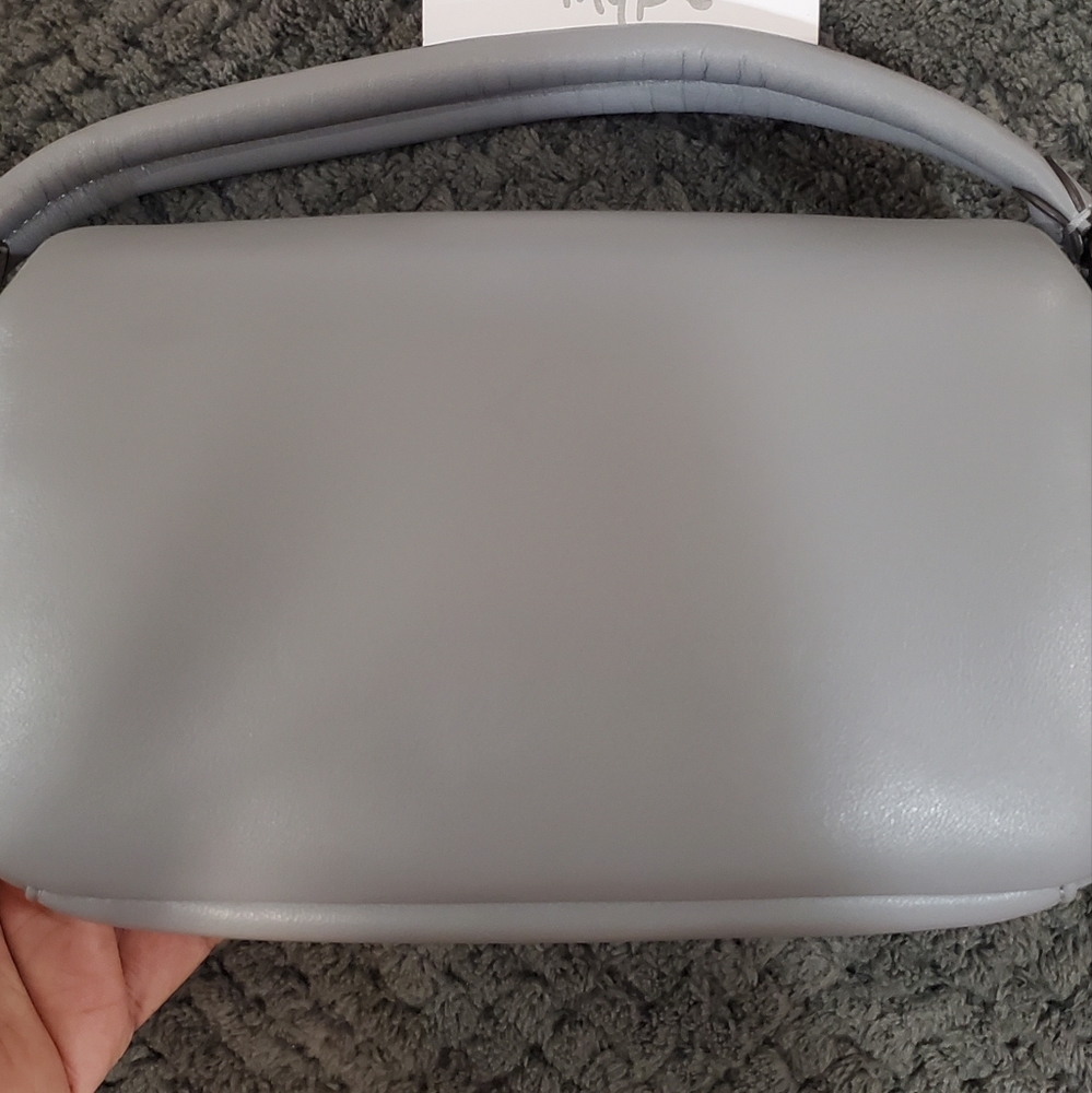 Coach Pillow Tabby 18 - Picture 2 of 4